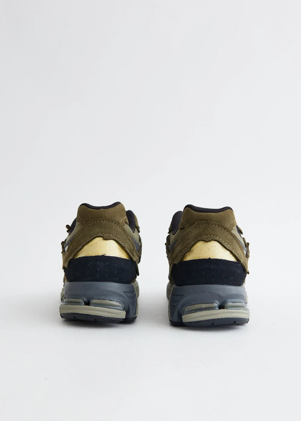 2002R Protection Pack 'Olive' Sneakers