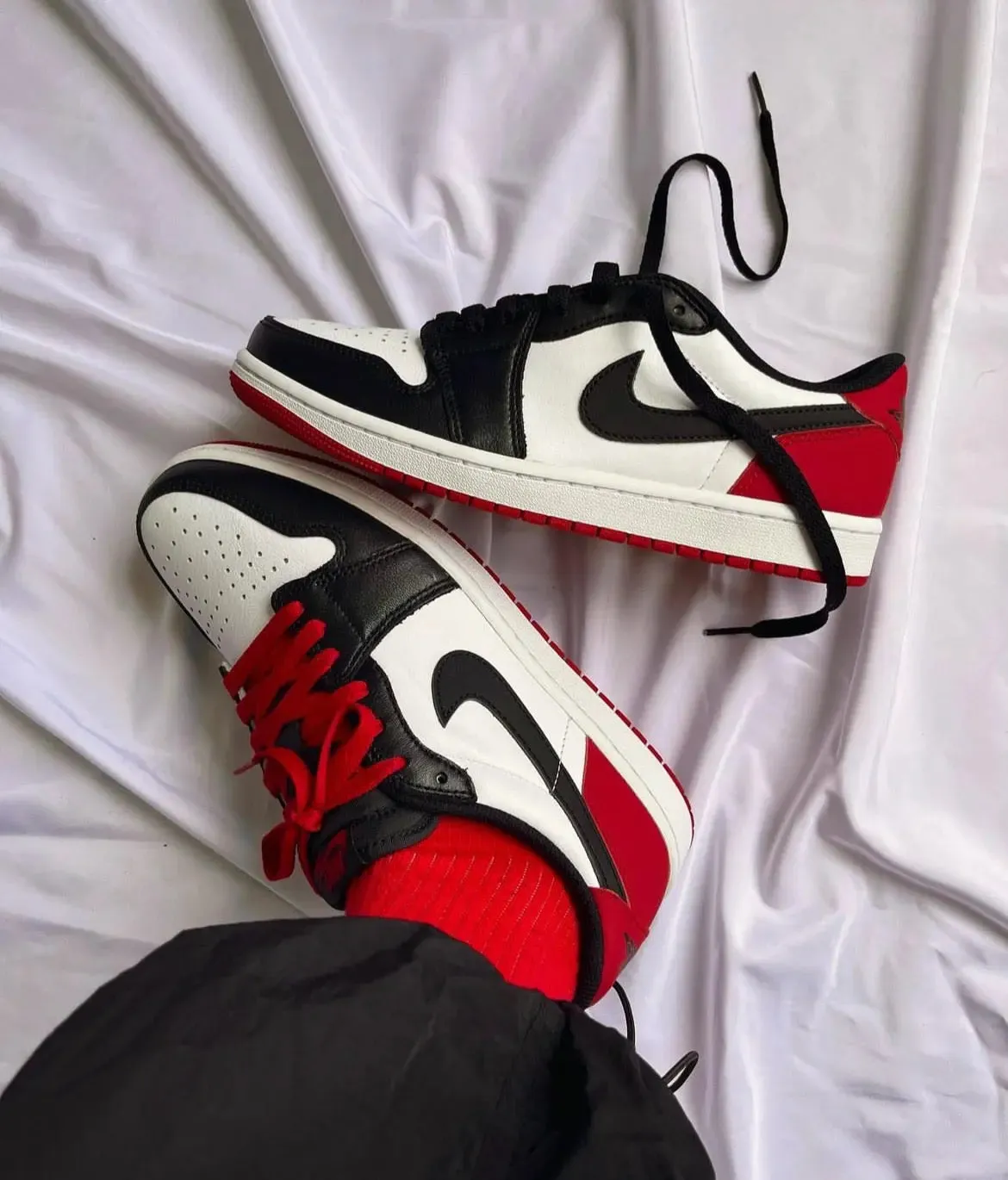 Jordan 1 Retro Low OG Black Toe (2023)