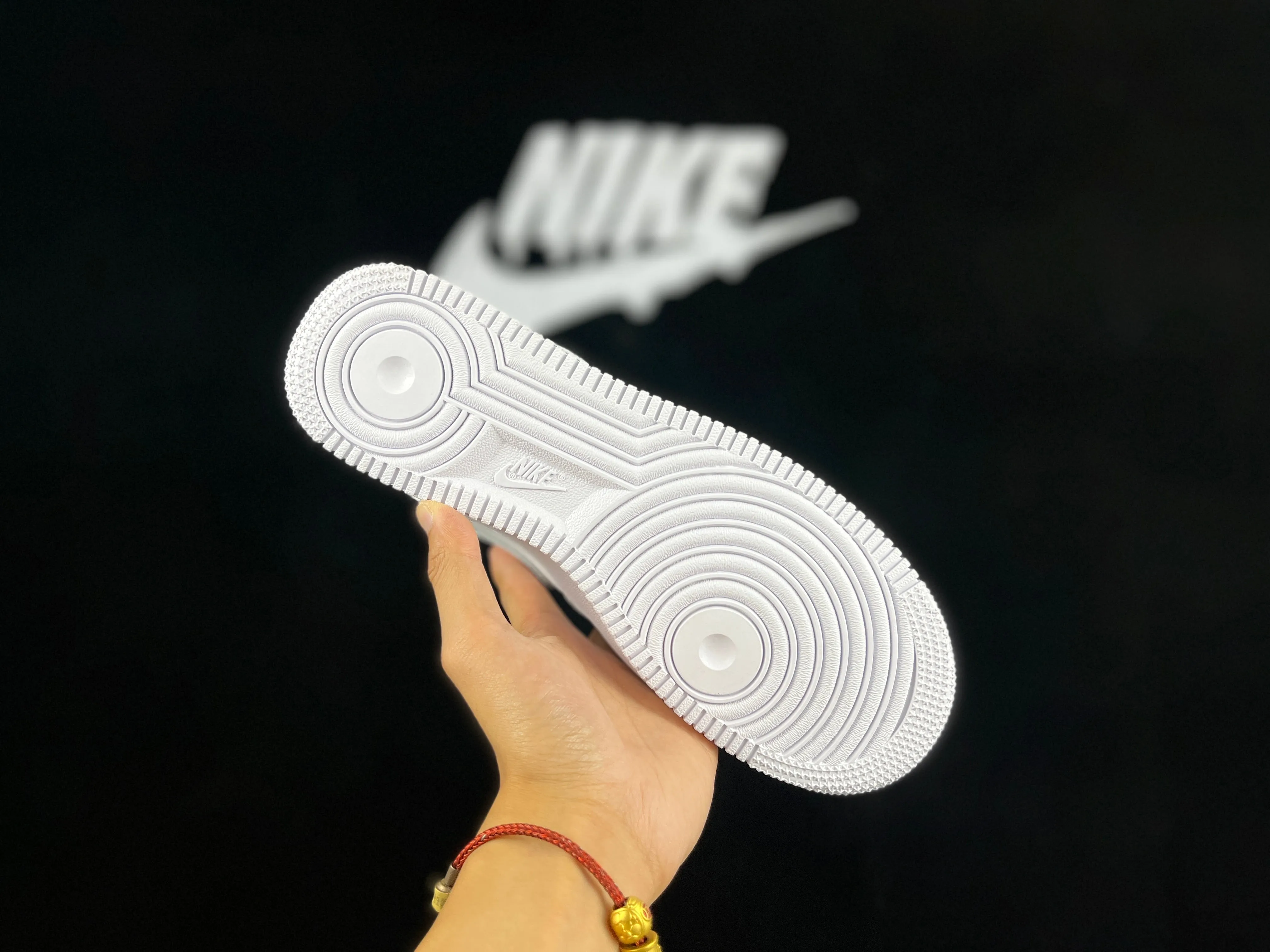 NIKE AIR FORCE 1 Mid "Triple White"