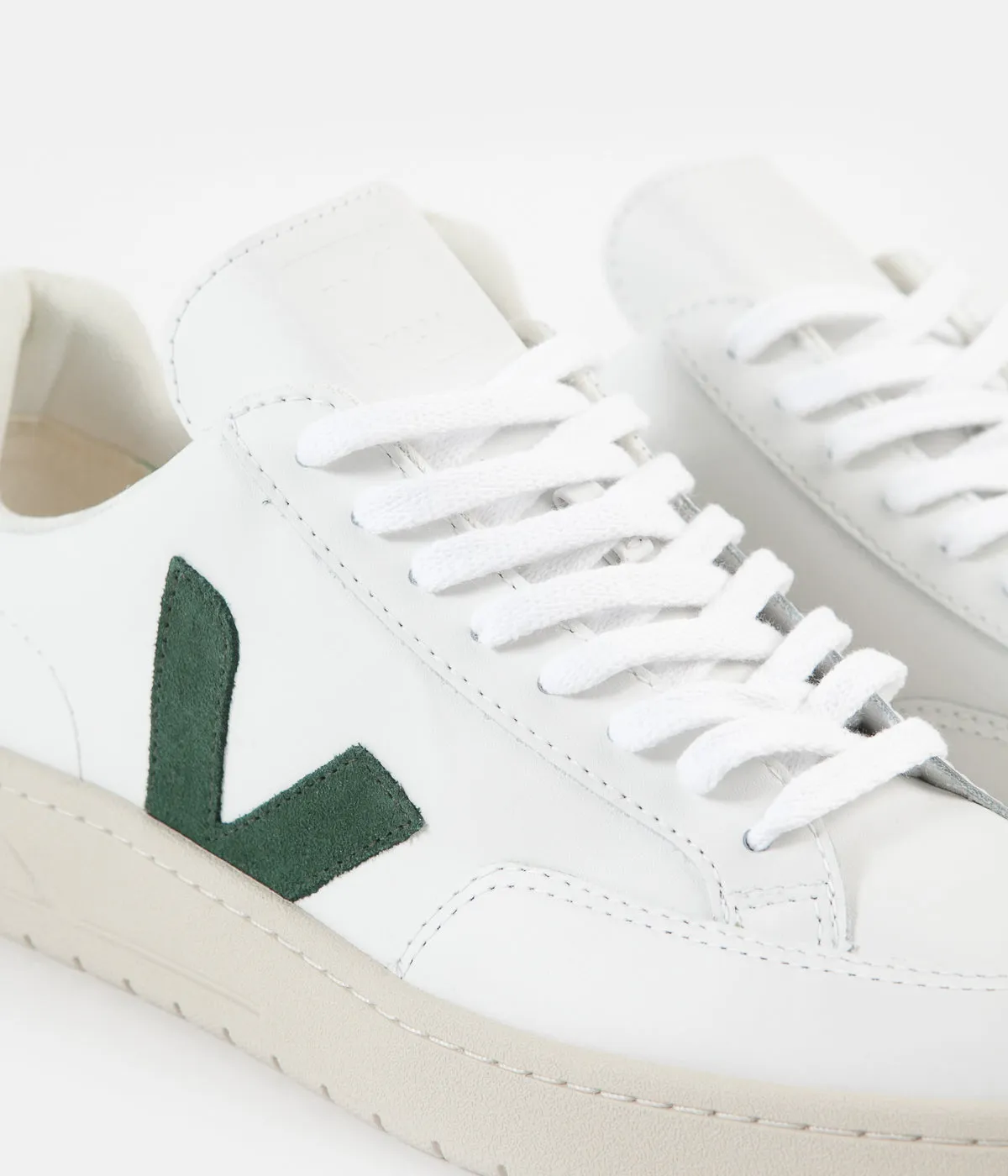 Veja Womens V-12 Leather Shoes - Extra White / Cyprus